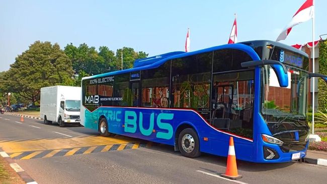 mab-bus-listrik-pertama-menggelinding-di-indonesia