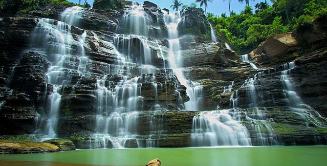 air-terjun-tigo-tingkek-–-padang